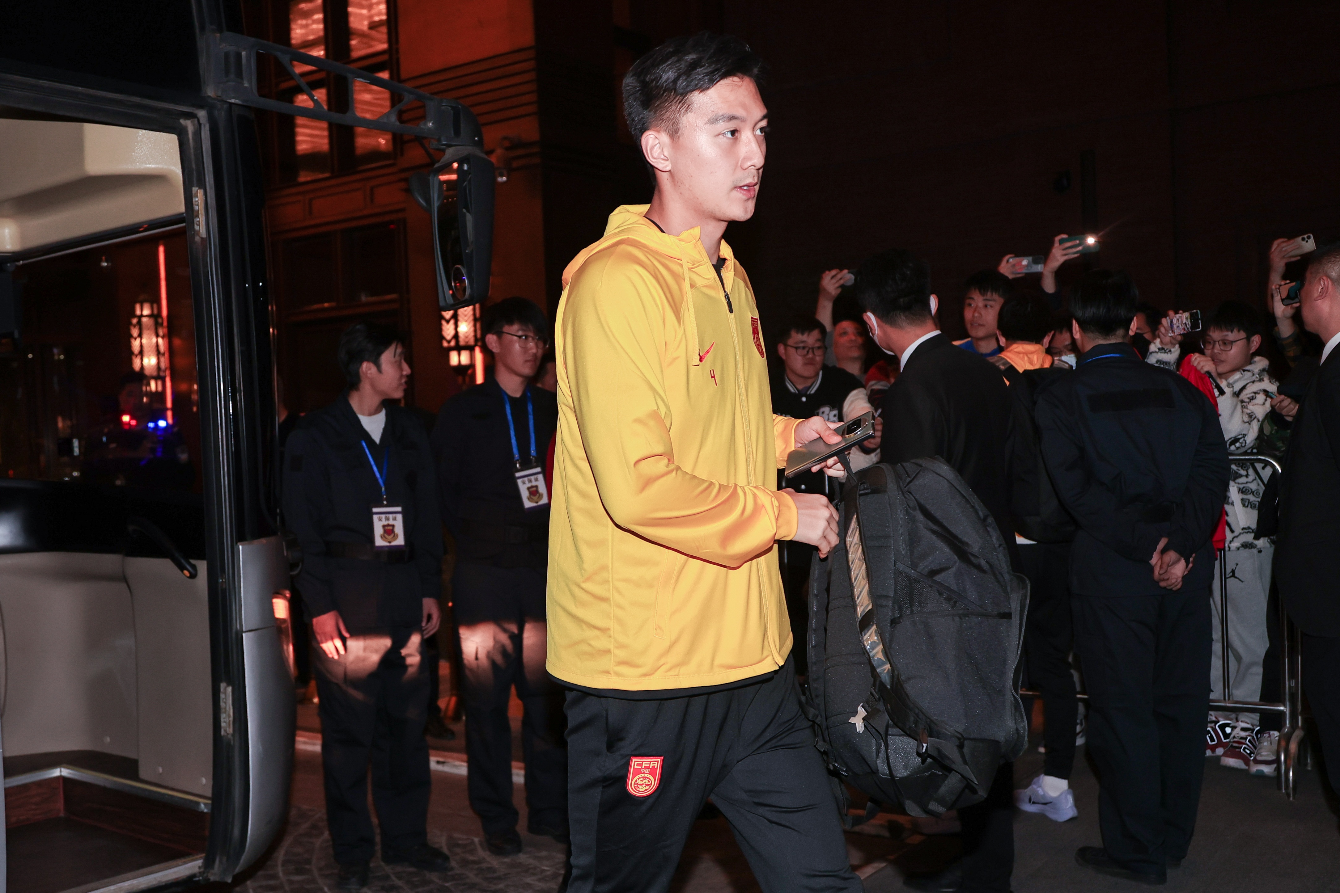 津媒：李源一表現(xiàn)達(dá)標(biāo)后伊萬火速招入，蔣圣龍讓國足教練組舒緩